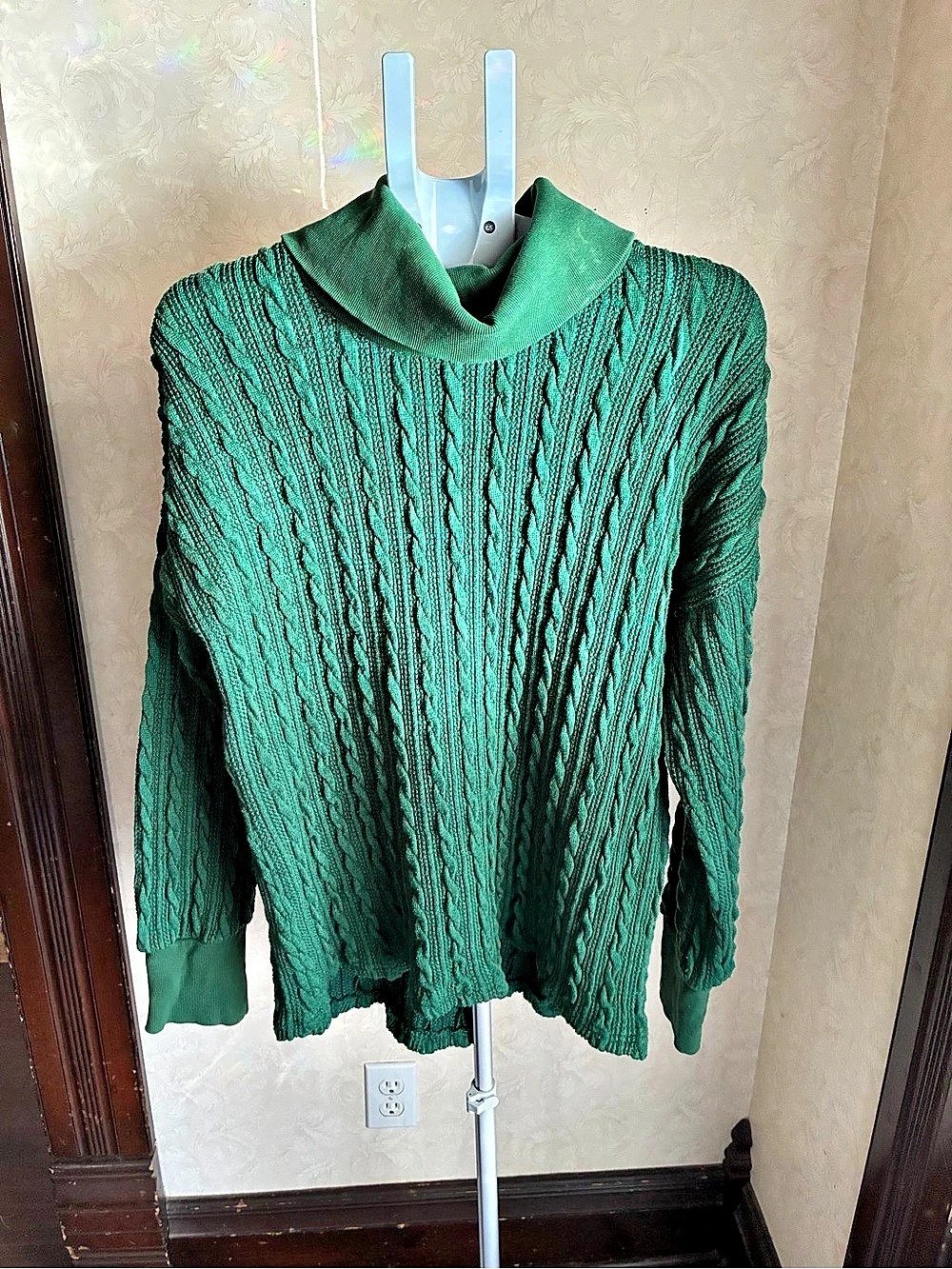 SZ Large Weekend Suzanne Betro Cable Knit Cowl Neck Sweater in Green